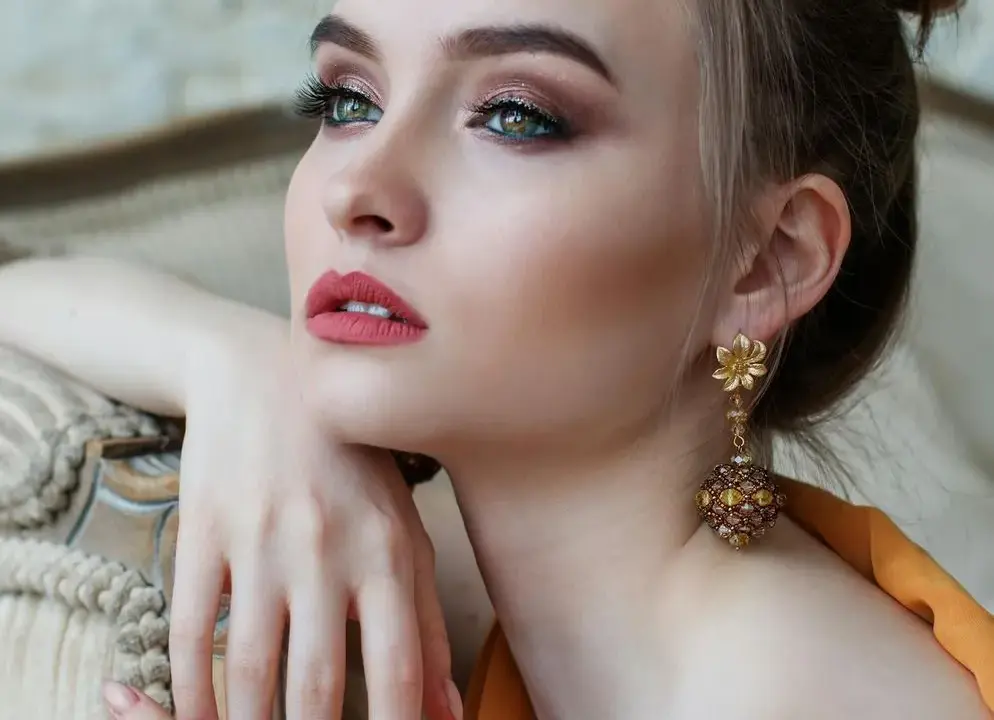 Jak rozświetlić cerę? Odkryj swój naturalny blask!