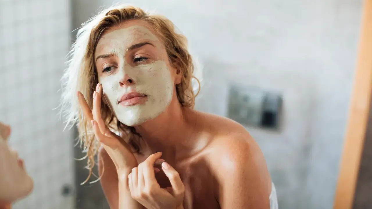 Jak zrobić delikatny makijaż? Efekt "no make-up" krok po kroku