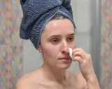 Ziemista cera: Jak ją rozpoznać i odzyskać promienny blask?