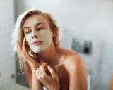 Jak zrobić delikatny makijaż? Efekt "no make-up" krok po kroku