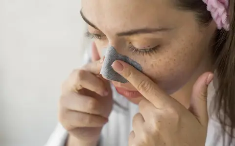 Jak usunąć pryszcza z nosa? Szybkie i bezpieczne metody