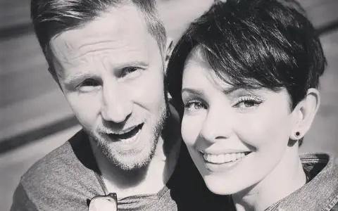 AA My Beauty Power rozświetlający podkład: Hit czy kit dla Ciebie?