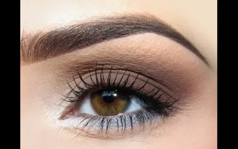 Makijaż oczu w 5 minut? Naturalny look krok po kroku!