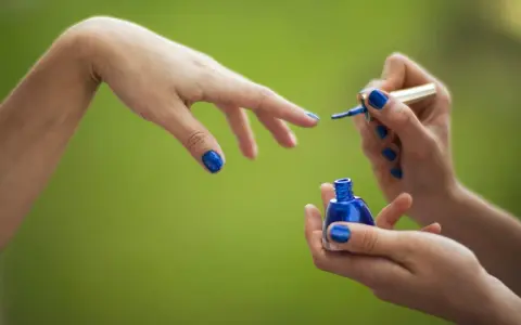 Kolorowe korektory: Jak używać? Tajemnice cery bez skazy