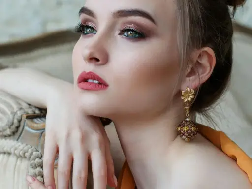 Jak rozświetlić cerę? Odkryj swój naturalny blask!