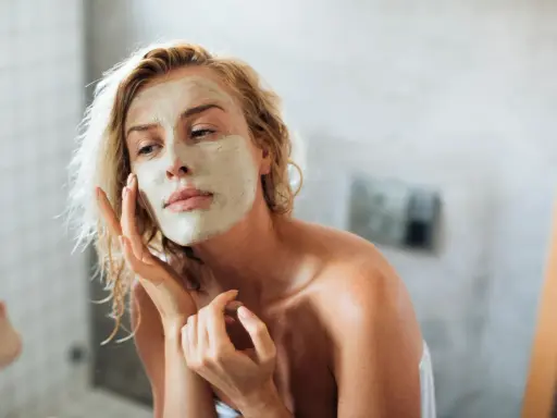 Jak zrobić delikatny makijaż? Efekt "no make-up" krok po kroku