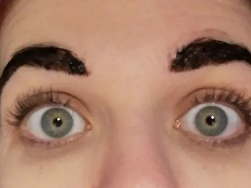 Henna Delia: Koloryzacja brwi w domu jak z salonu poradnik