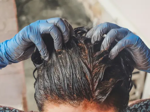 Henna pudrowa: Ile naprawdę trzyma? Wydłuż efekt do 6 tygodni!