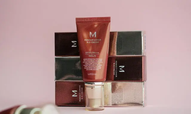 BB czy CC Bourjois? Wybierz idealny krem dla Twojej cery!