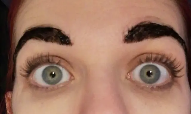 Henna Delia: Koloryzacja brwi w domu jak z salonu poradnik