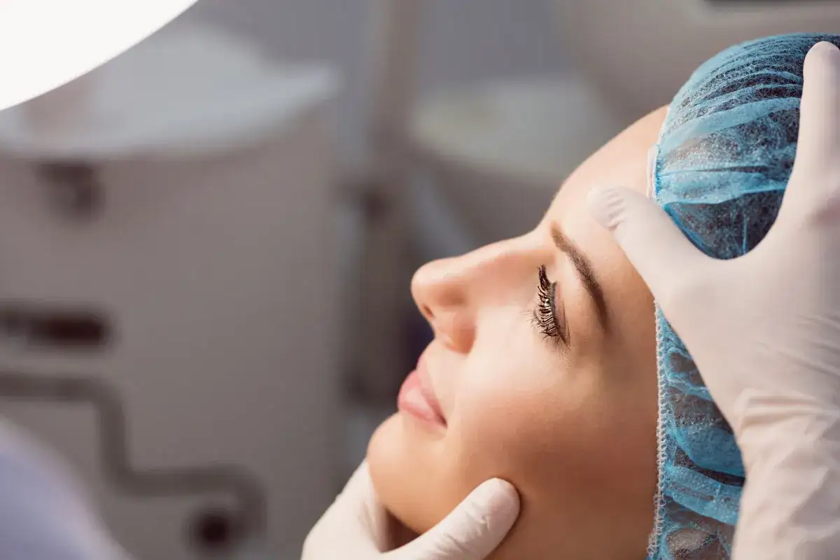 Kiedy iść do dermatologa z trądzikiem